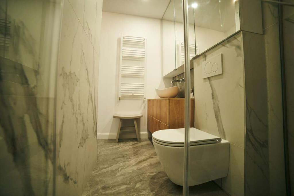Ultracentral Two Rooms Apartment In บูคาเรสต์ ภายนอก รูปภาพ