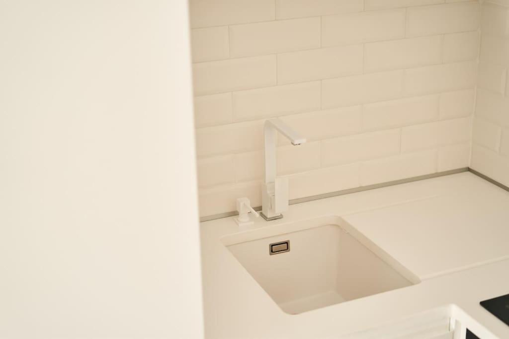 Ultracentral Two Rooms Apartment In บูคาเรสต์ ภายนอก รูปภาพ